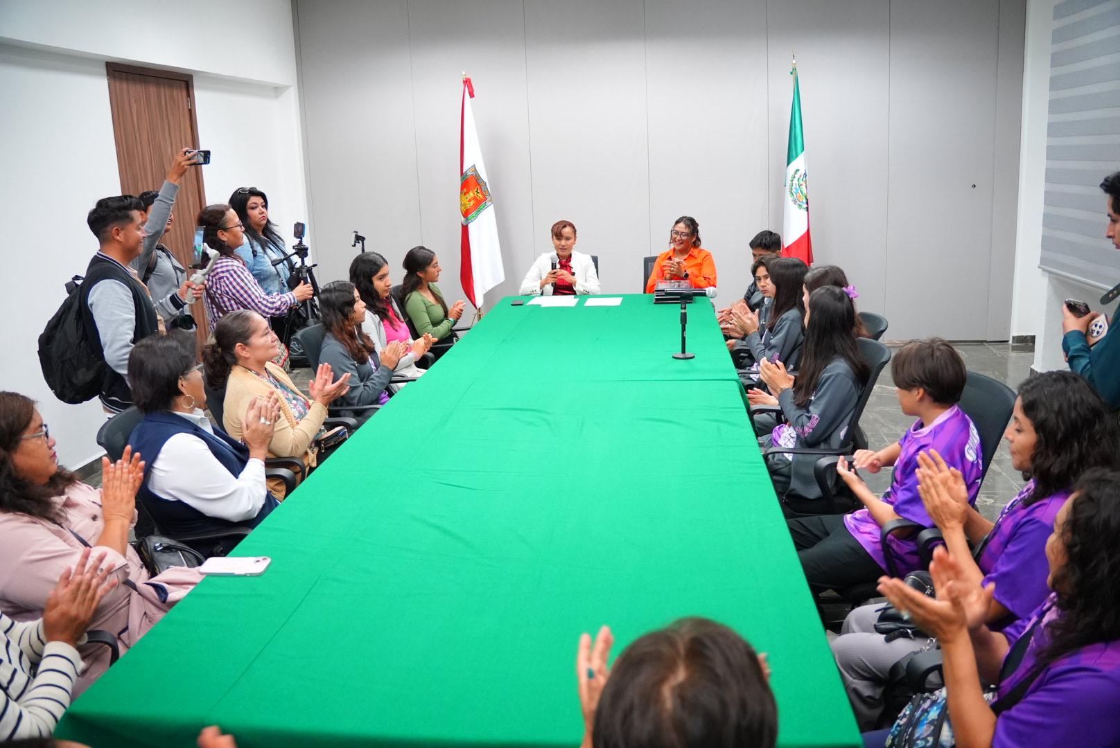 Reconoce Madai Pérez a medallistas de la Olimpiada Nacional originarios del Distrito VII